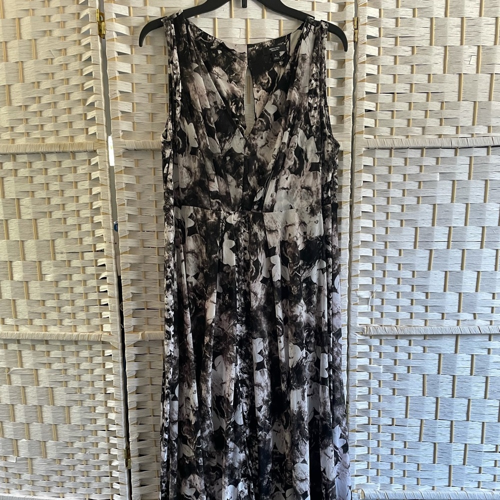 Black/white Vera Wang dress.